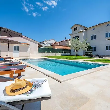 With Private Pool * بولا