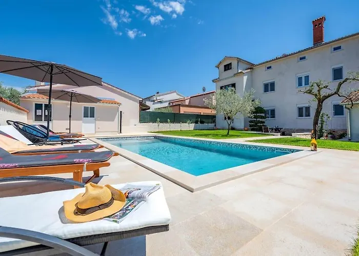 With Private Pool * Pula