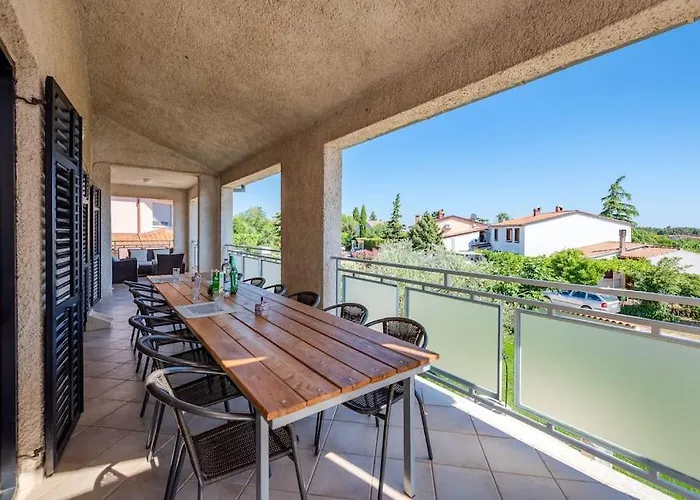 Appartement With Private Pool Pula