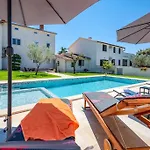 Apartment With Private Pool Pula