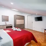 Apartment With Private Pool *