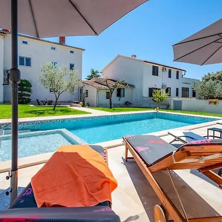 Apartman With Private Pool Pula