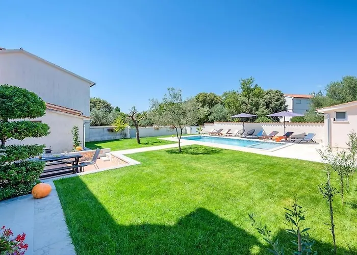 With Private Pool * Pula